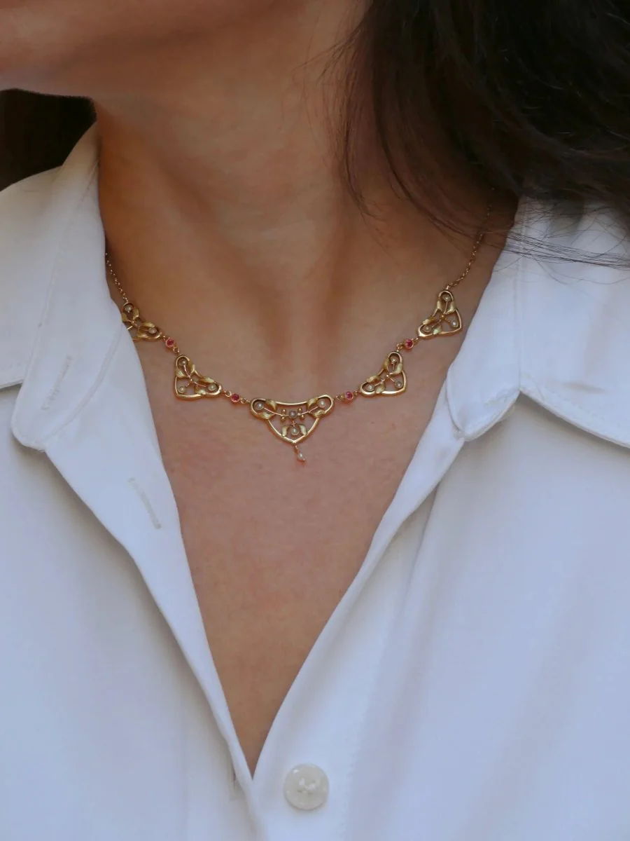 Art Nouveau drapery necklace in yellow gold, fine pearls and pink stones - Image 2