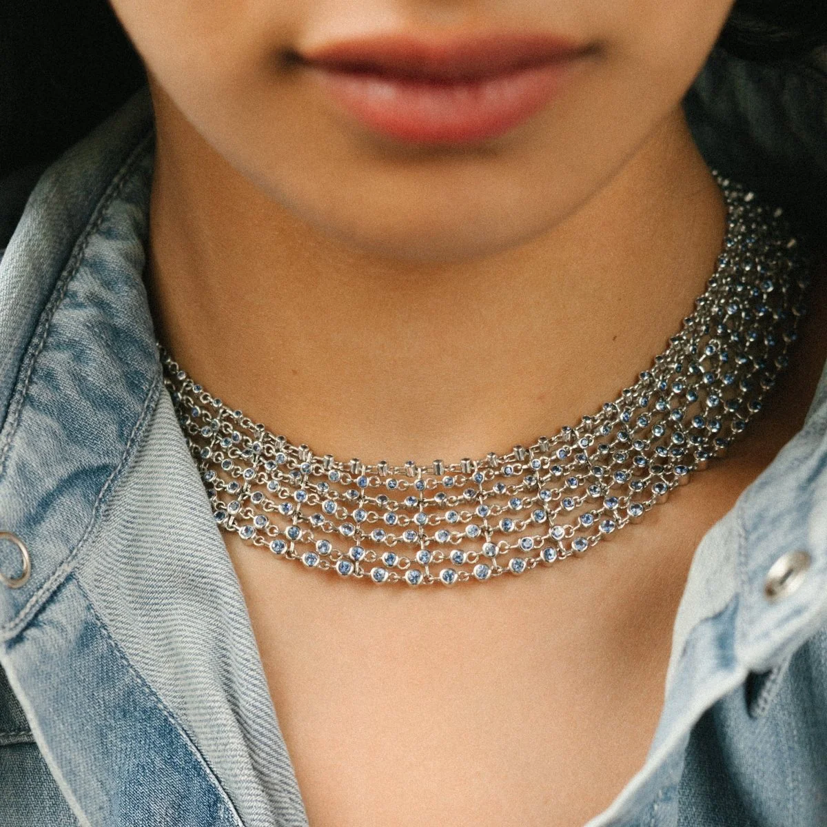 Drapery necklace in white gold and sapphires - Image 4