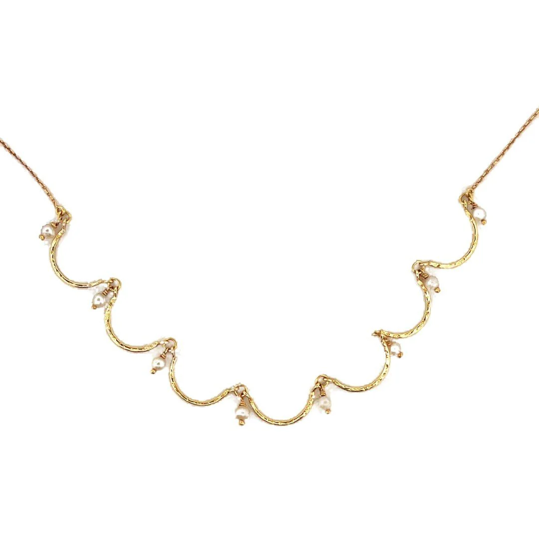 Yellow gold and pearl necklace