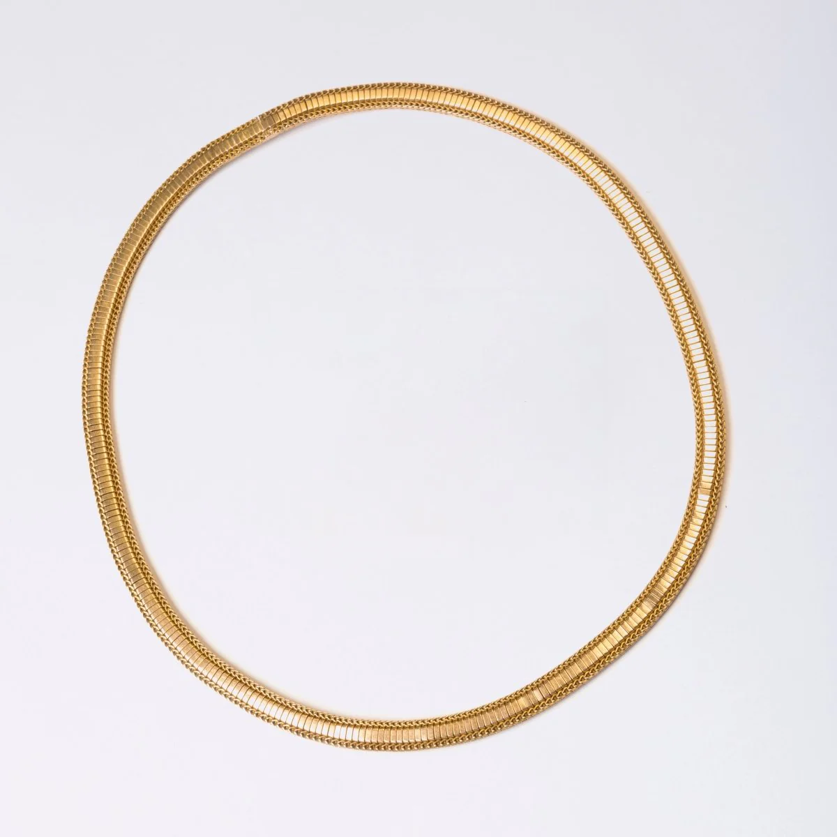 Yellow gold necklace, flat link