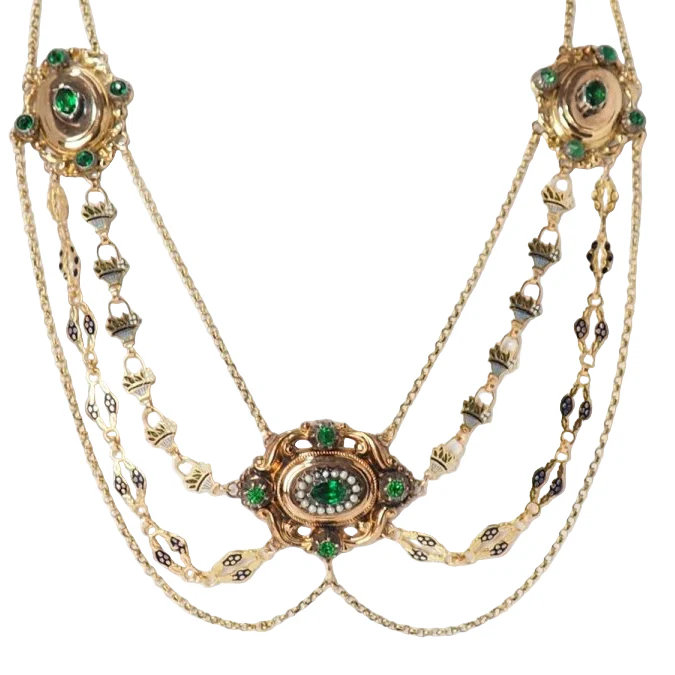 Drapery necklace in yellow gold and pearls