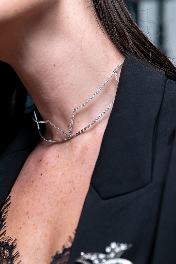 Graphic choker necklace in white gold and diamonds - Image 7