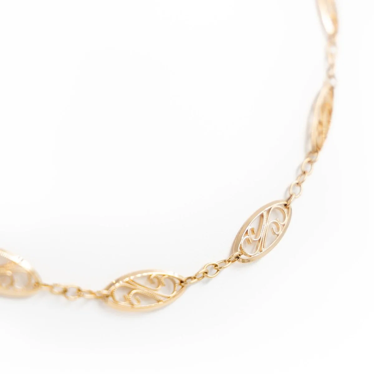 Filigree mesh chain necklace in yellow gold - Image 6