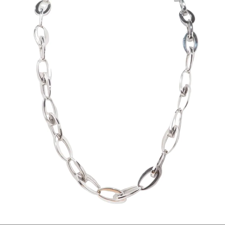 Oval link necklace in white gold