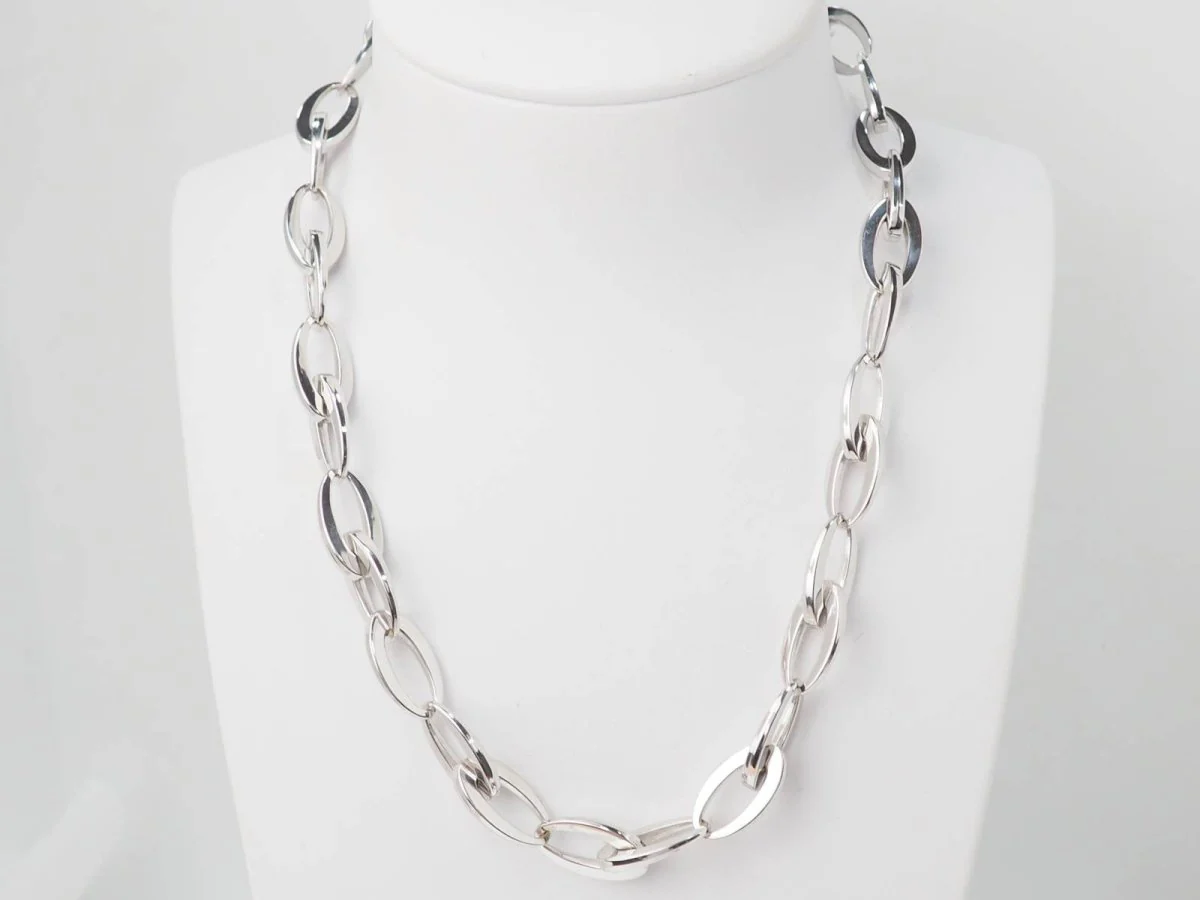Oval link necklace in white gold - Image 2