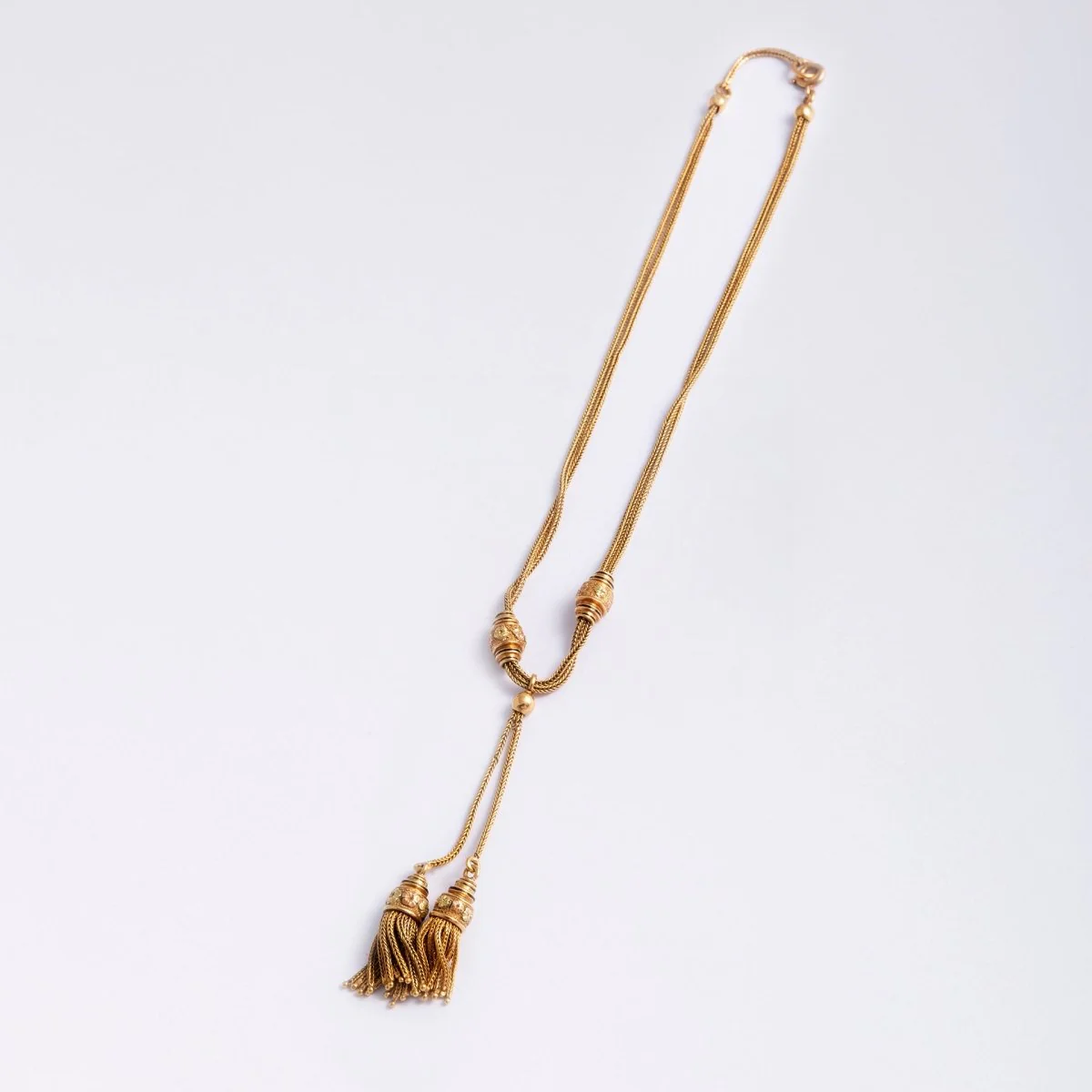 Négligé necklace with pompoms in yellow gold and black enamel - Image 3