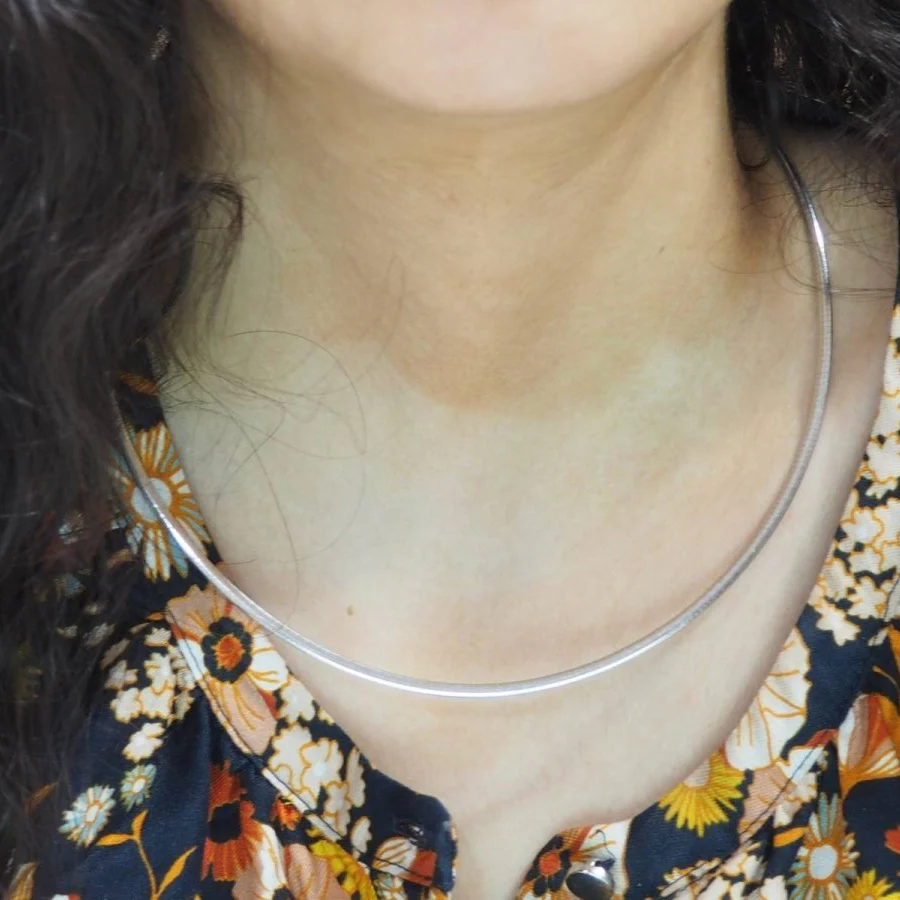 Omega necklace in white gold - Image 2