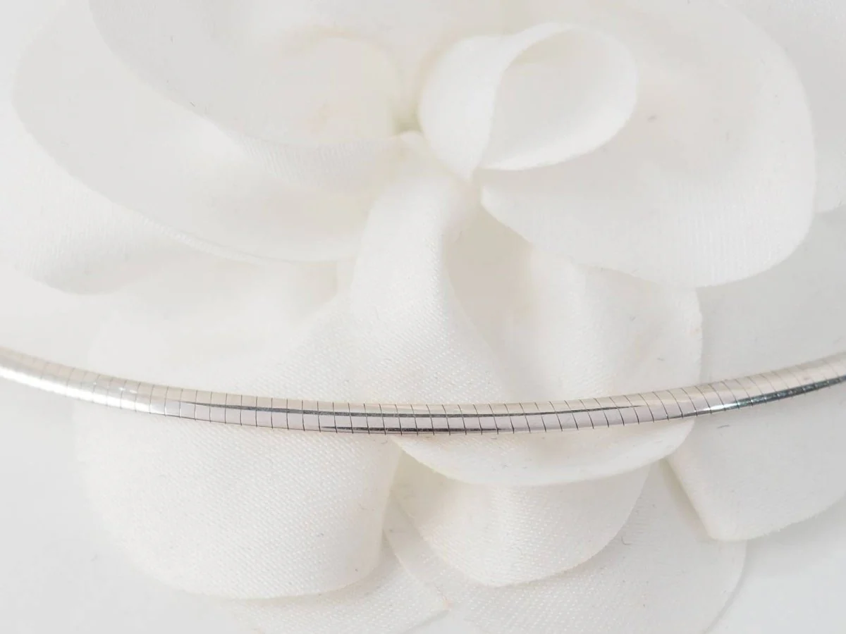 Omega necklace in white gold - Image 4