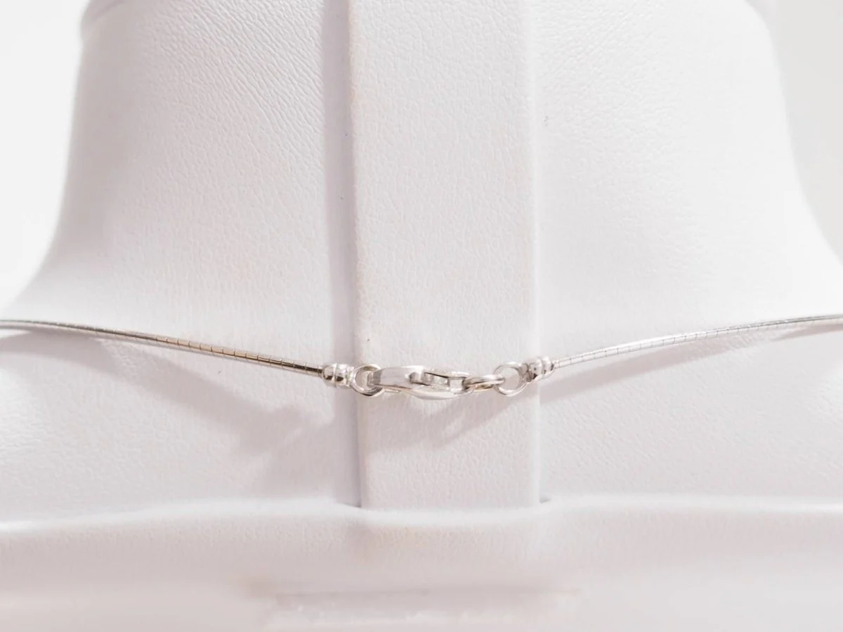 Omega necklace in white gold - Image 6