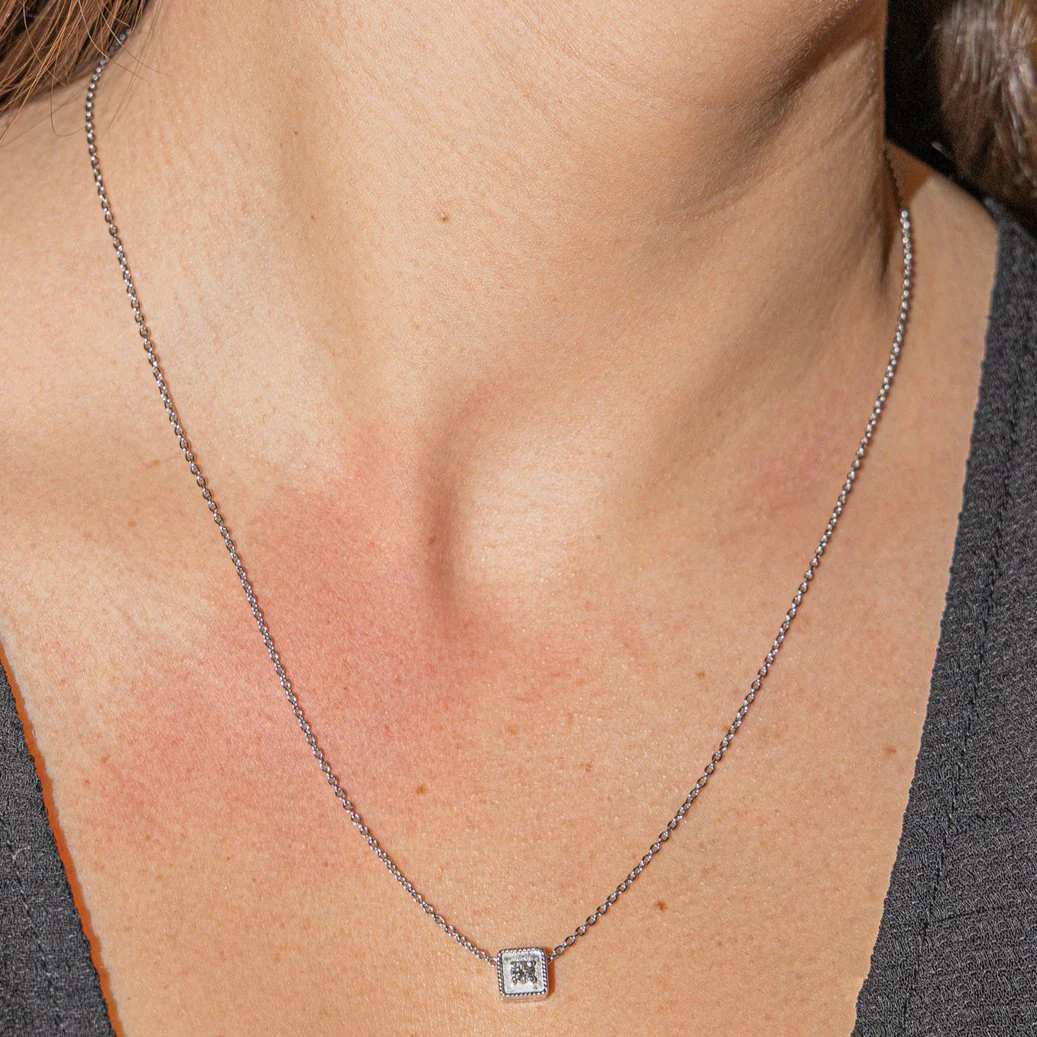 Square pendant necklace in white gold and diamond - Image 2