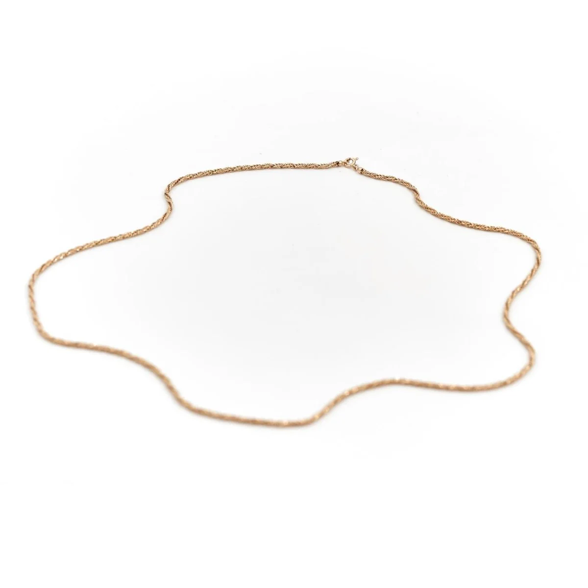 Twisted mesh long necklace in yellow gold - Image 5