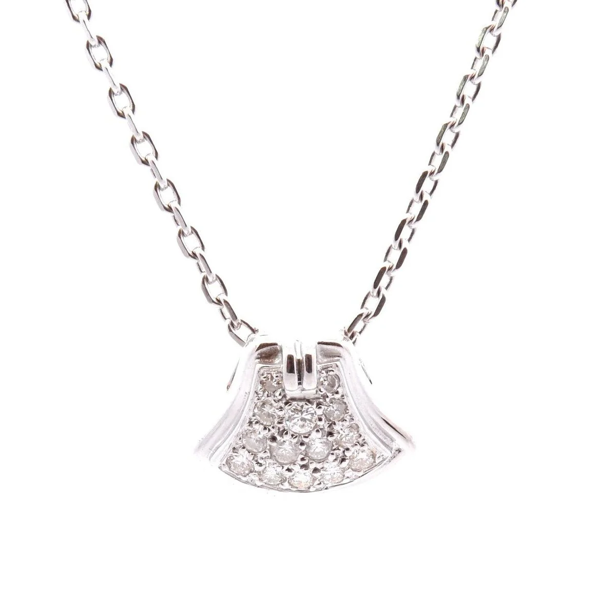 Pendant necklace in white gold and diamonds