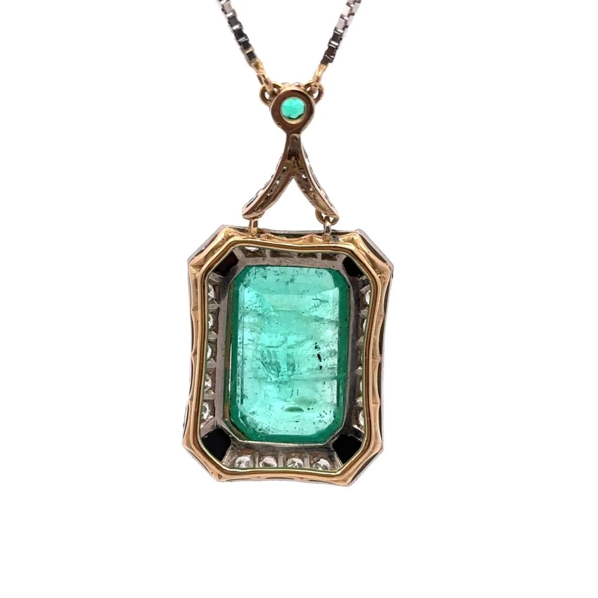Necklace with a pendant in white gold, yellow gold, platinum, emerald, and diamonds - Image 9