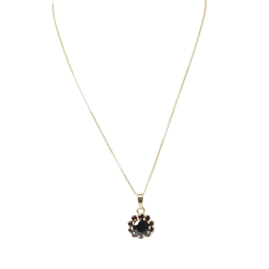 Daisy pendant necklace in yellow gold and garnets