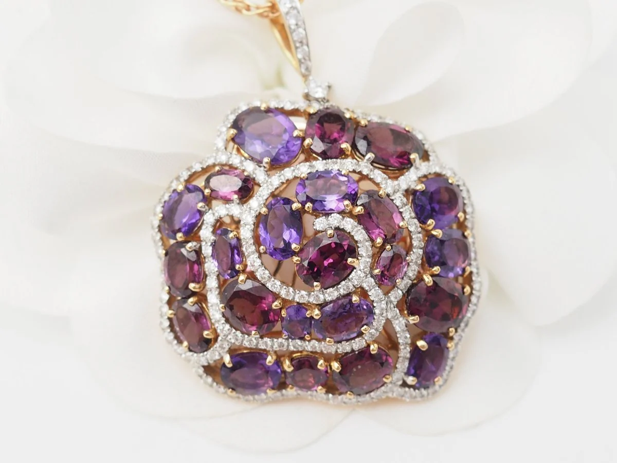 Necklace flower pendant in rose gold, gemstones and diamonds - Image 5