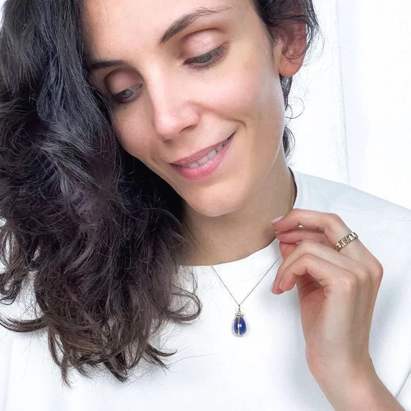 TIFFANY & CO. by JEAN SCHLUMBERGER Egg pendant necklace in yellow gold and lapis lazuli - Image 2