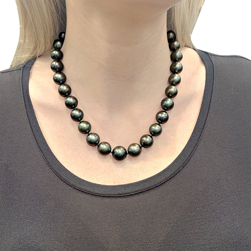 White gold and Diamonds Tahitian pearl Necklace - Image 2