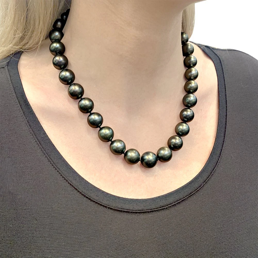 White gold and Diamonds Tahitian pearl Necklace - Image 9