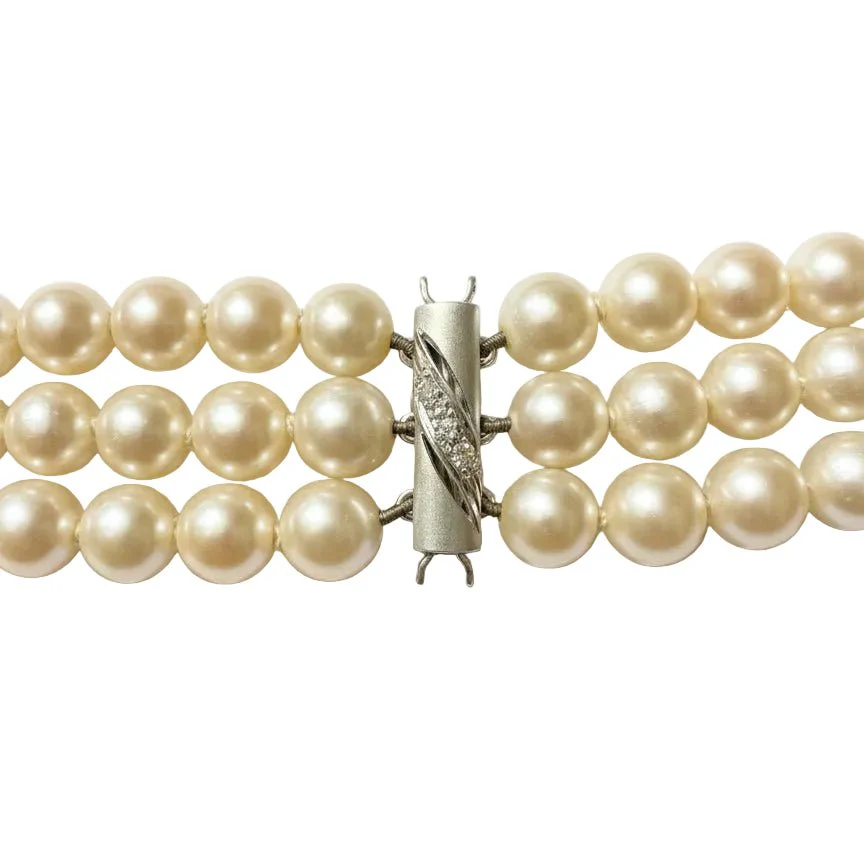 White Gold and Diamond Pearl Necklace - Image 3