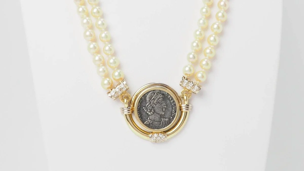 Constance II piece necklace, cultured pearl and diamonds in yellow gold - Image 3