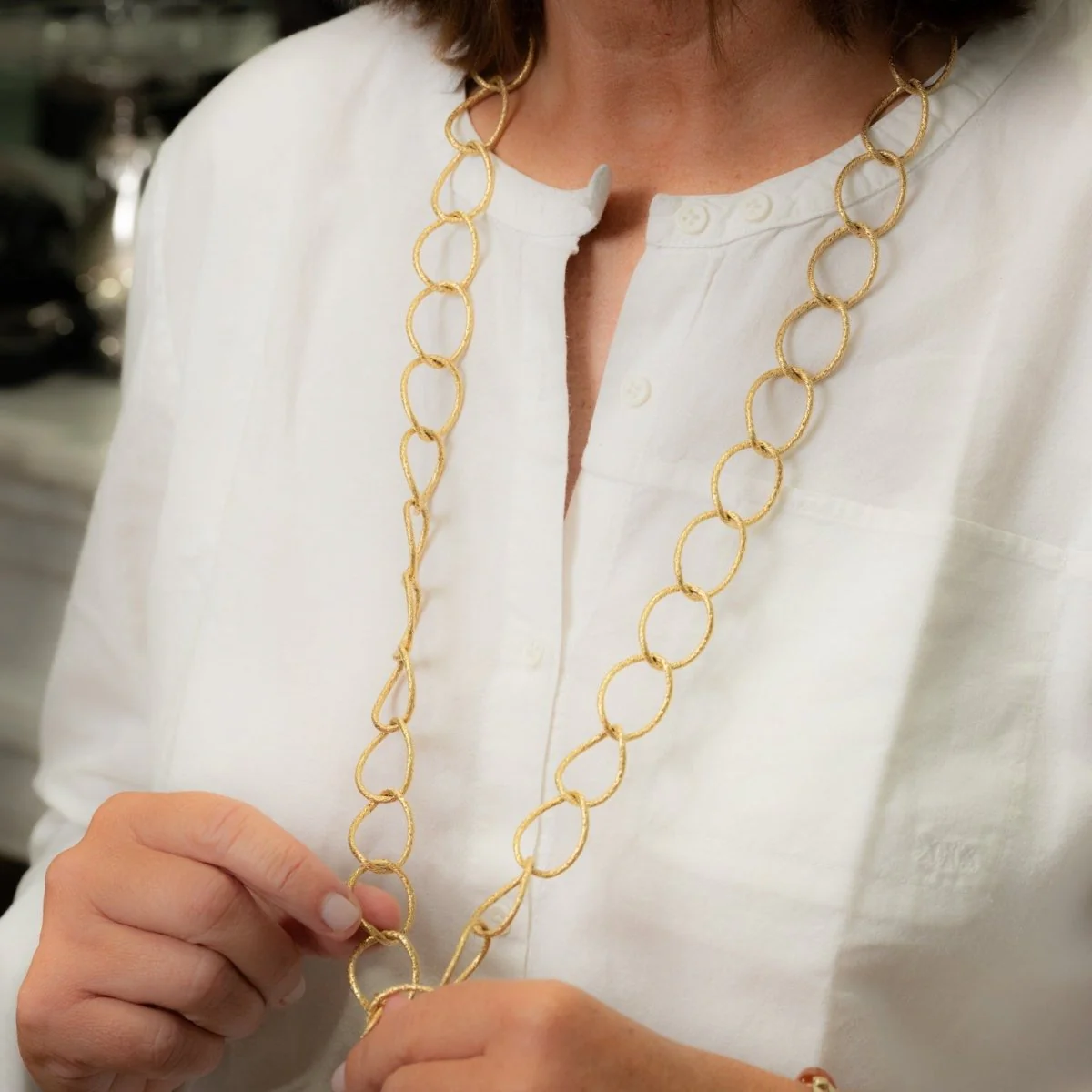 Long necklace in yellow gold - Image 2