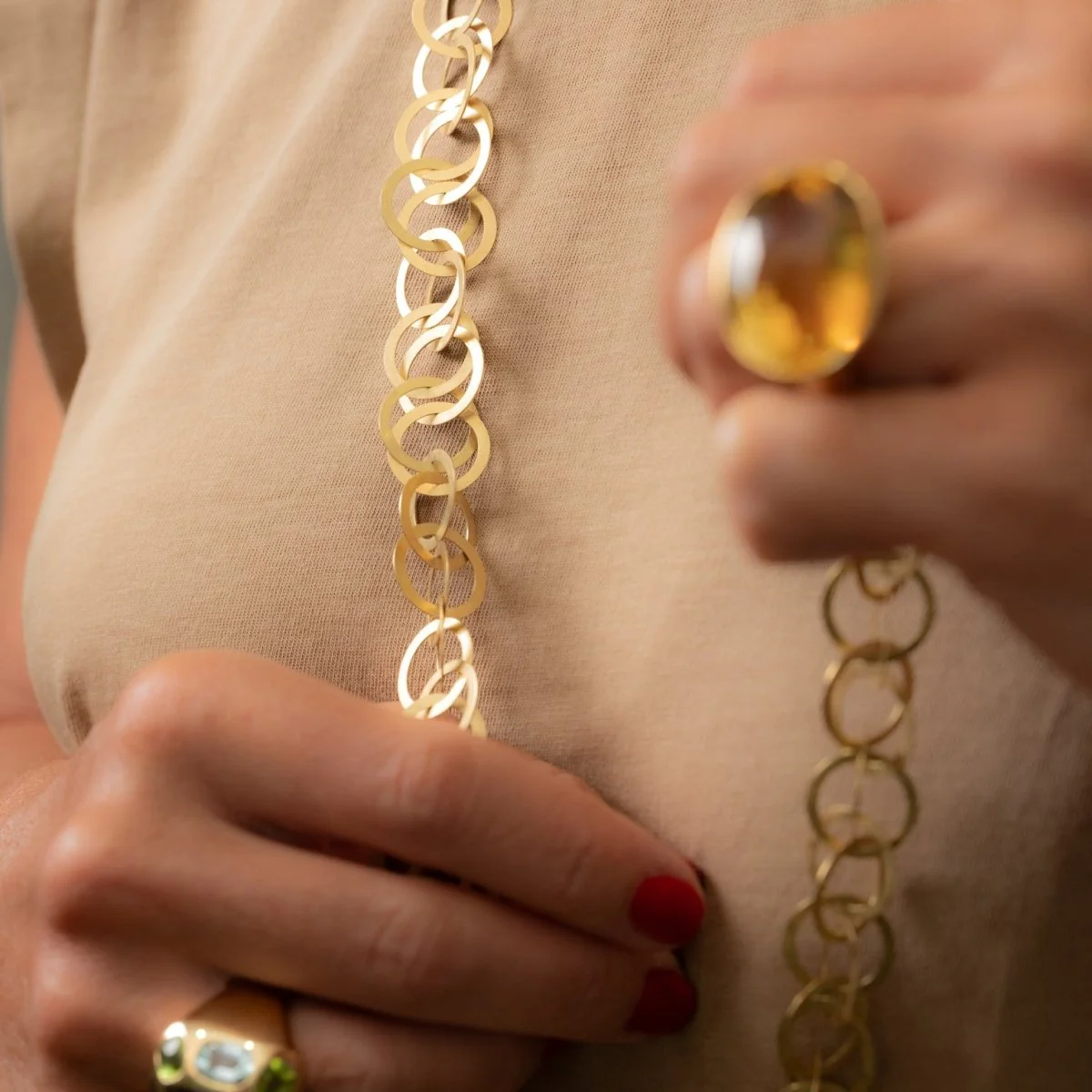 Long necklace in yellow gold - Image 6