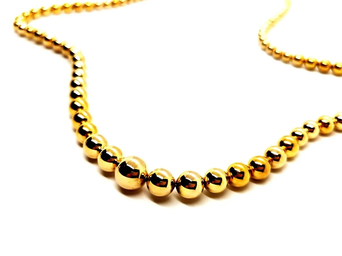 Long necklace with balls in yellow gold - Image 3