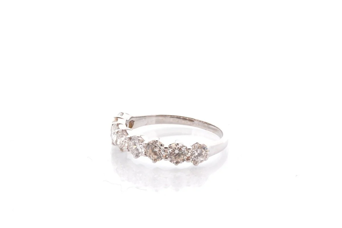 Half wedding band in white gold and diamonds