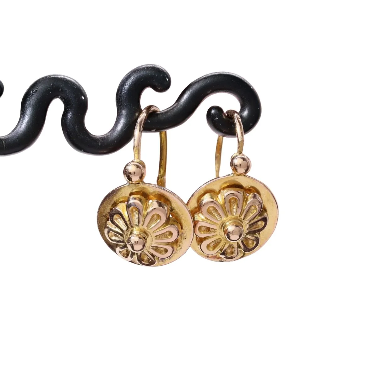 Lever-back earrings in Rose gold - Image 4