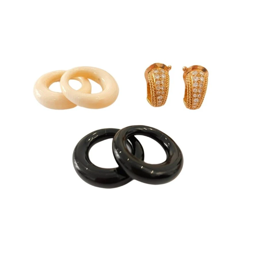VAN CLEEF & ARPELS interchangeable earrings in yellow gold, onyx, white coral and diamonds - Image 3