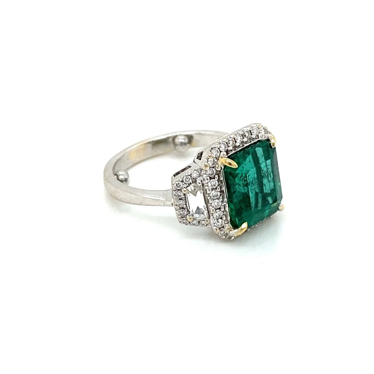 Gold ring with 3.33 carat untreated emerald certified by the Estate - Image 10