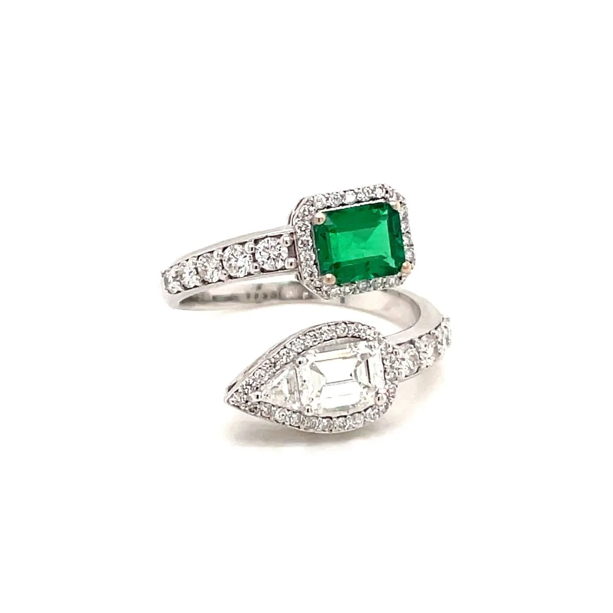 Summer Certified Colombian Emerald Diamond Bypass Gold Ring - Image 4