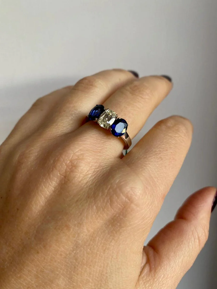 Gold summer ring with diamond and sapphire - Image 11