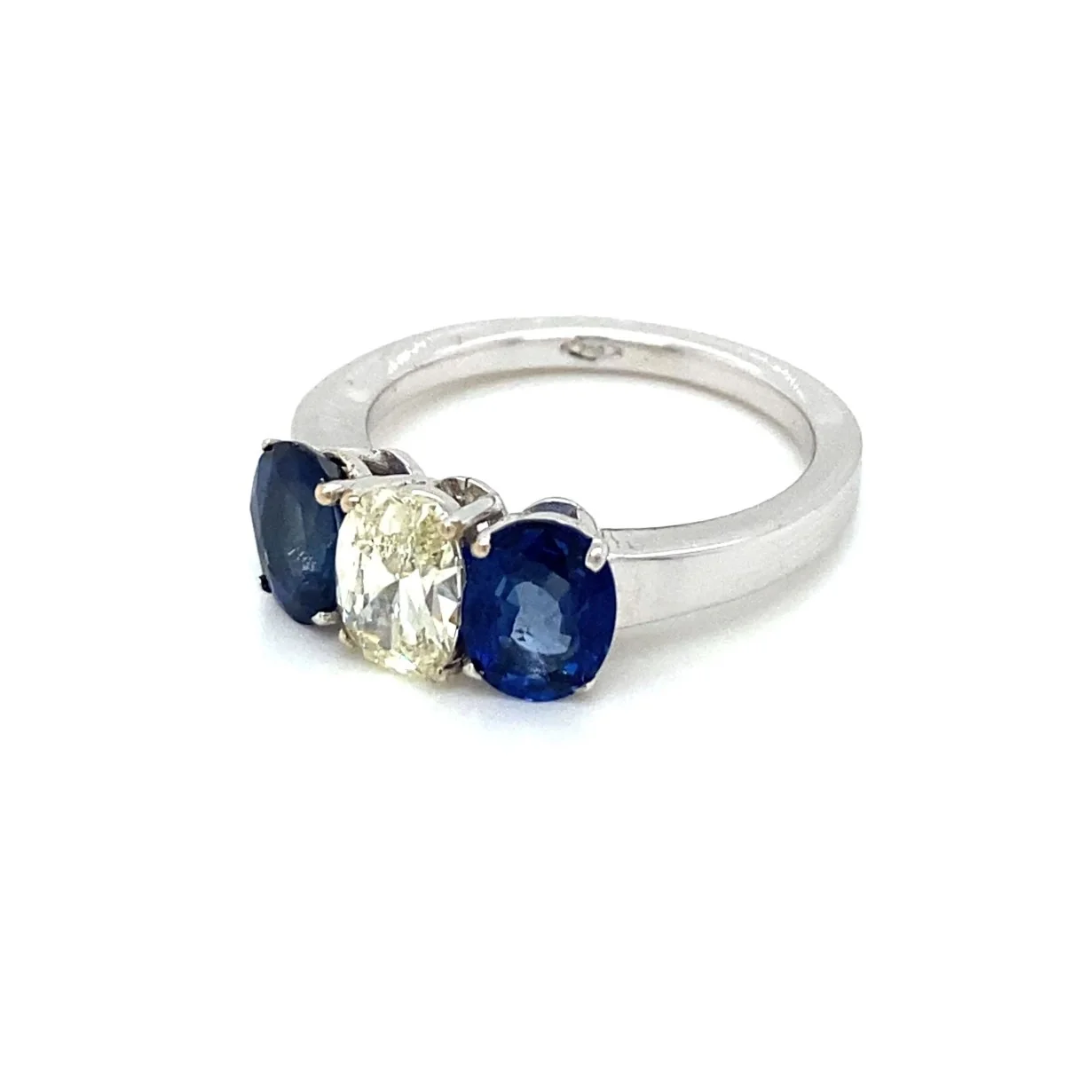 Gold summer ring with diamond and sapphire - Image 4