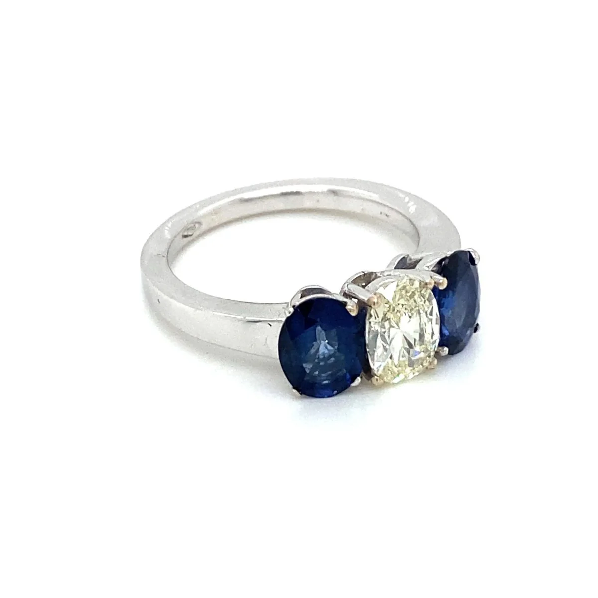 Gold summer ring with diamond and sapphire - Image 5
