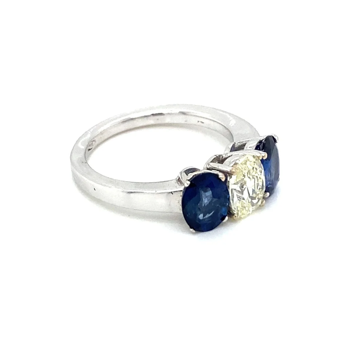 Gold summer ring with diamond and sapphire - Image 6