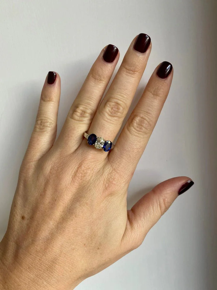 Gold summer ring with diamond and sapphire - Image 9