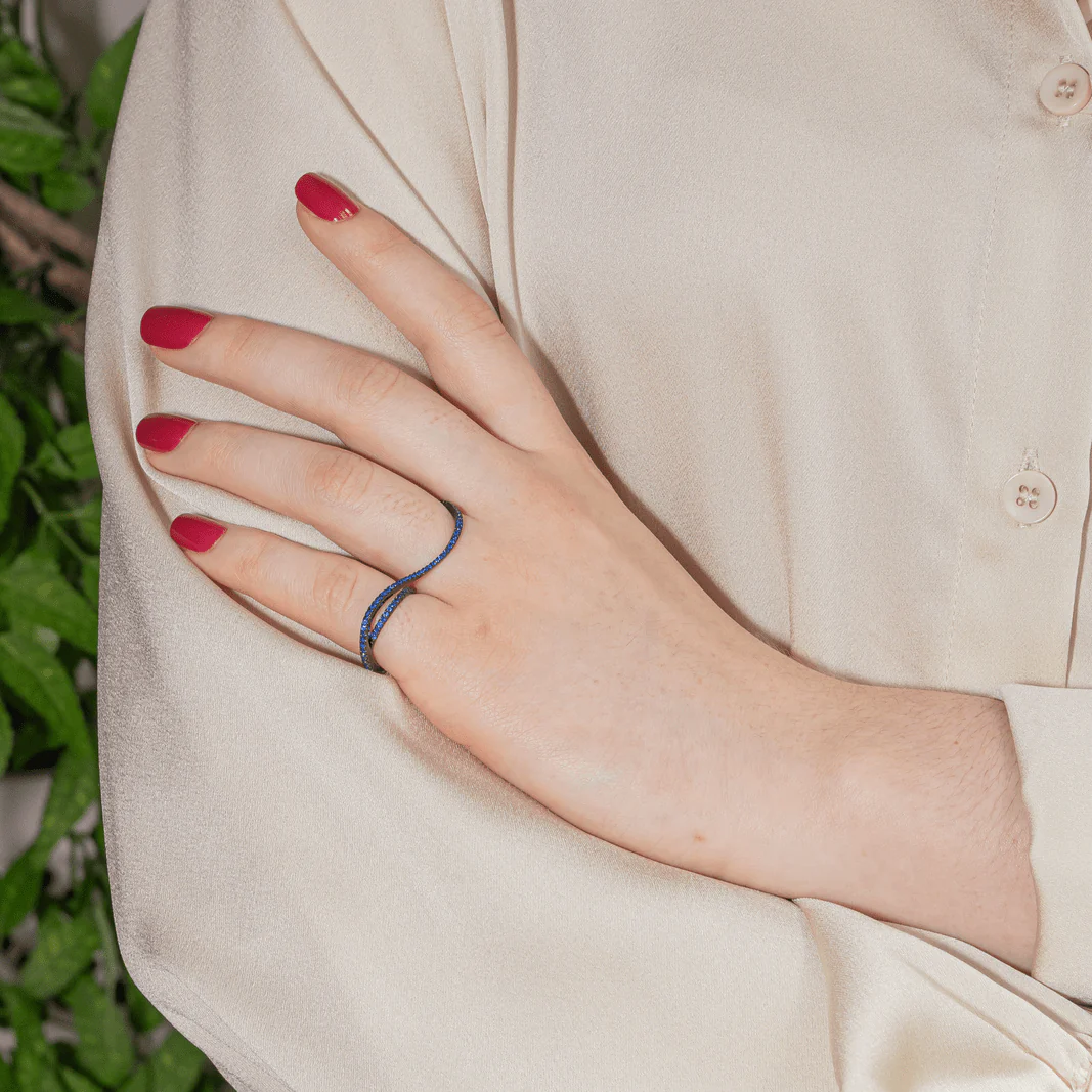 ETERNAMÉ "Entrelacs" Bangle Ring in black gold and sapphires&nbsp; - Image 2