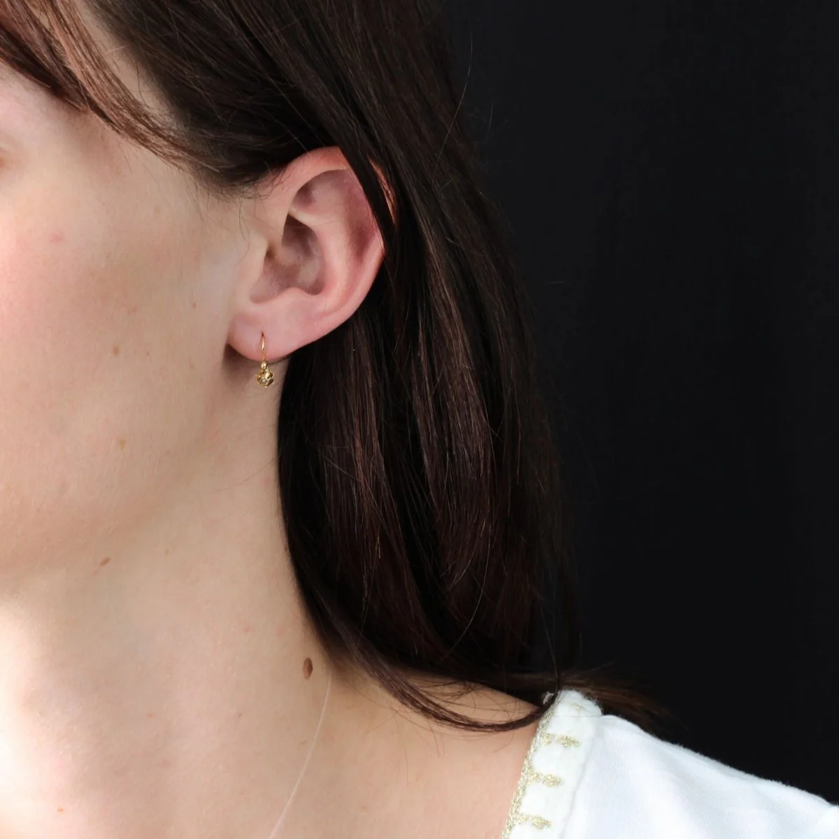 Earrings Sleepers in yellow gold and pearls - Image 2