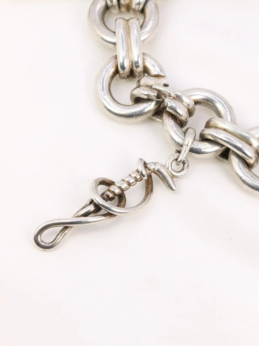 Gaétan de Percin (attributed to HERMES) Silver bracelet and horse-racing theme charms - Image 11