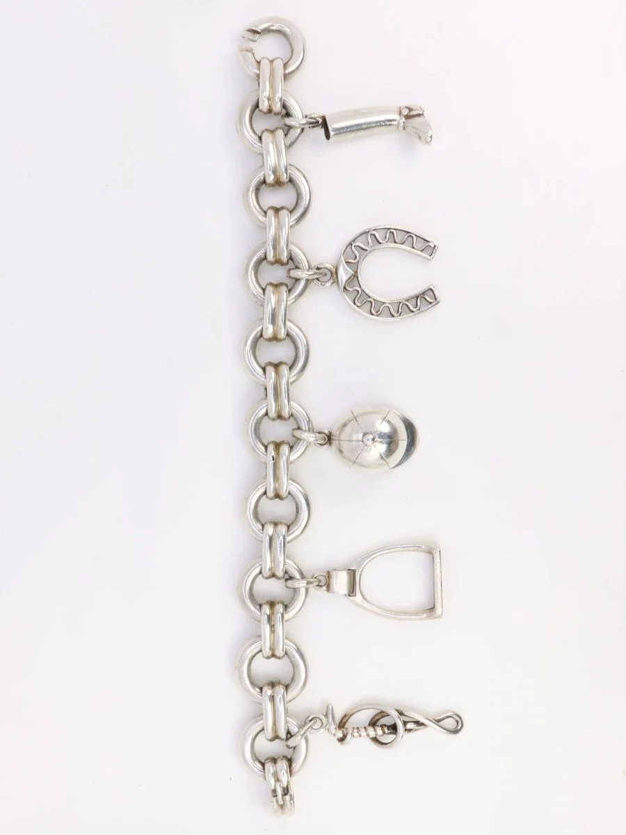 Gaétan de Percin (attributed to HERMES) Silver bracelet and horse-racing theme charms - Image 12