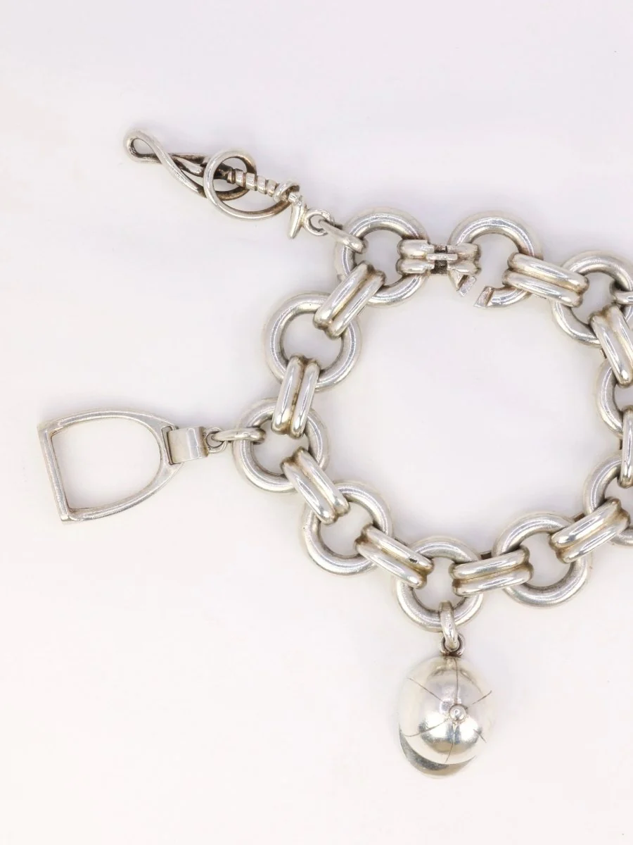 Gaétan de Percin (attributed to HERMES) Silver bracelet and horse-racing theme charms - Image 3