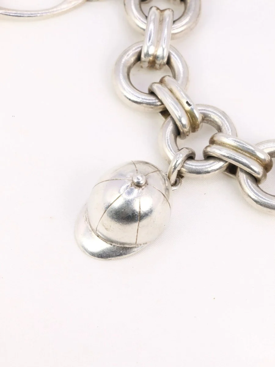 Gaétan de Percin (attributed to HERMES) Silver bracelet and horse-racing theme charms - Image 8