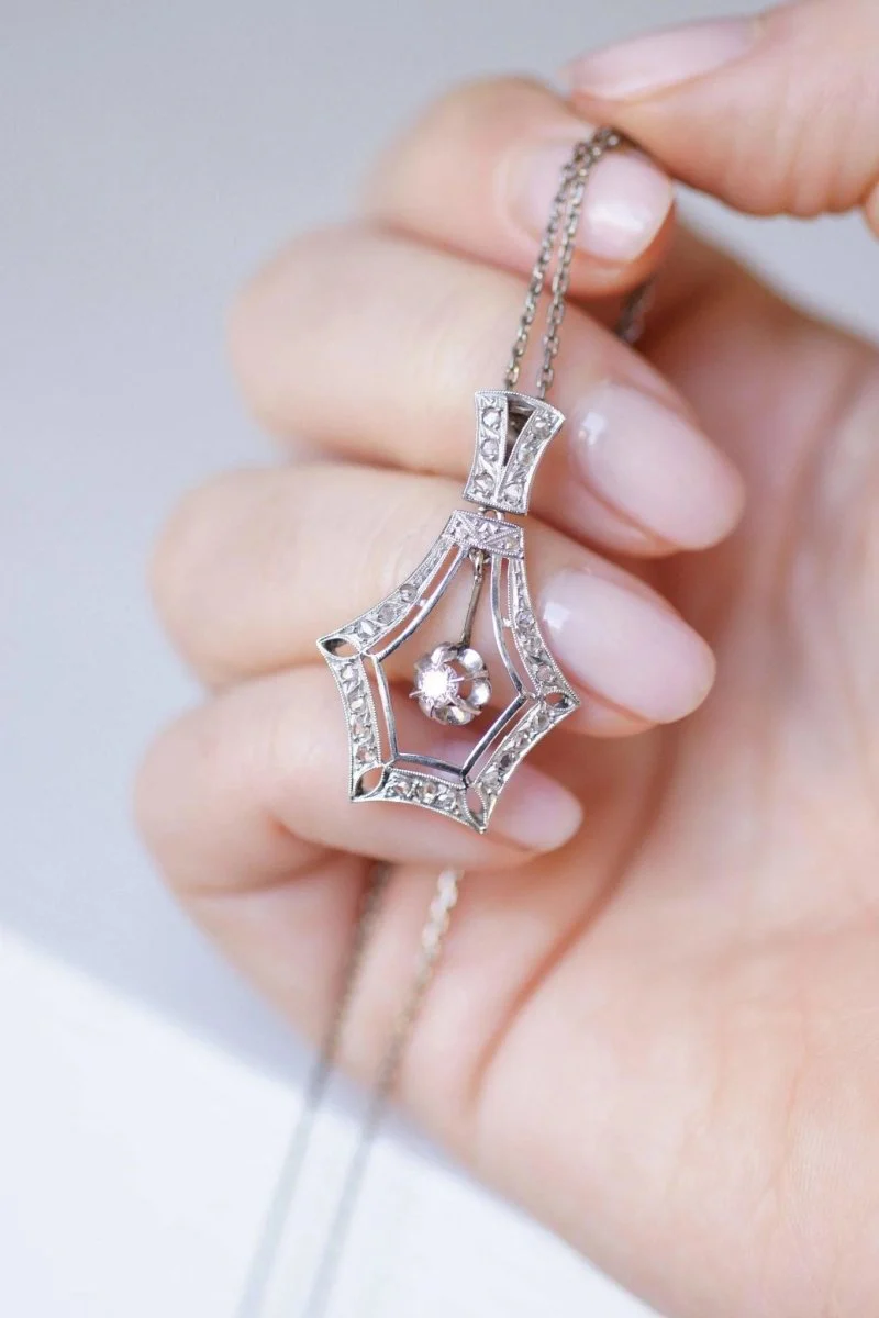 Large Art Deco pendant in white gold and diamonds - Image 3