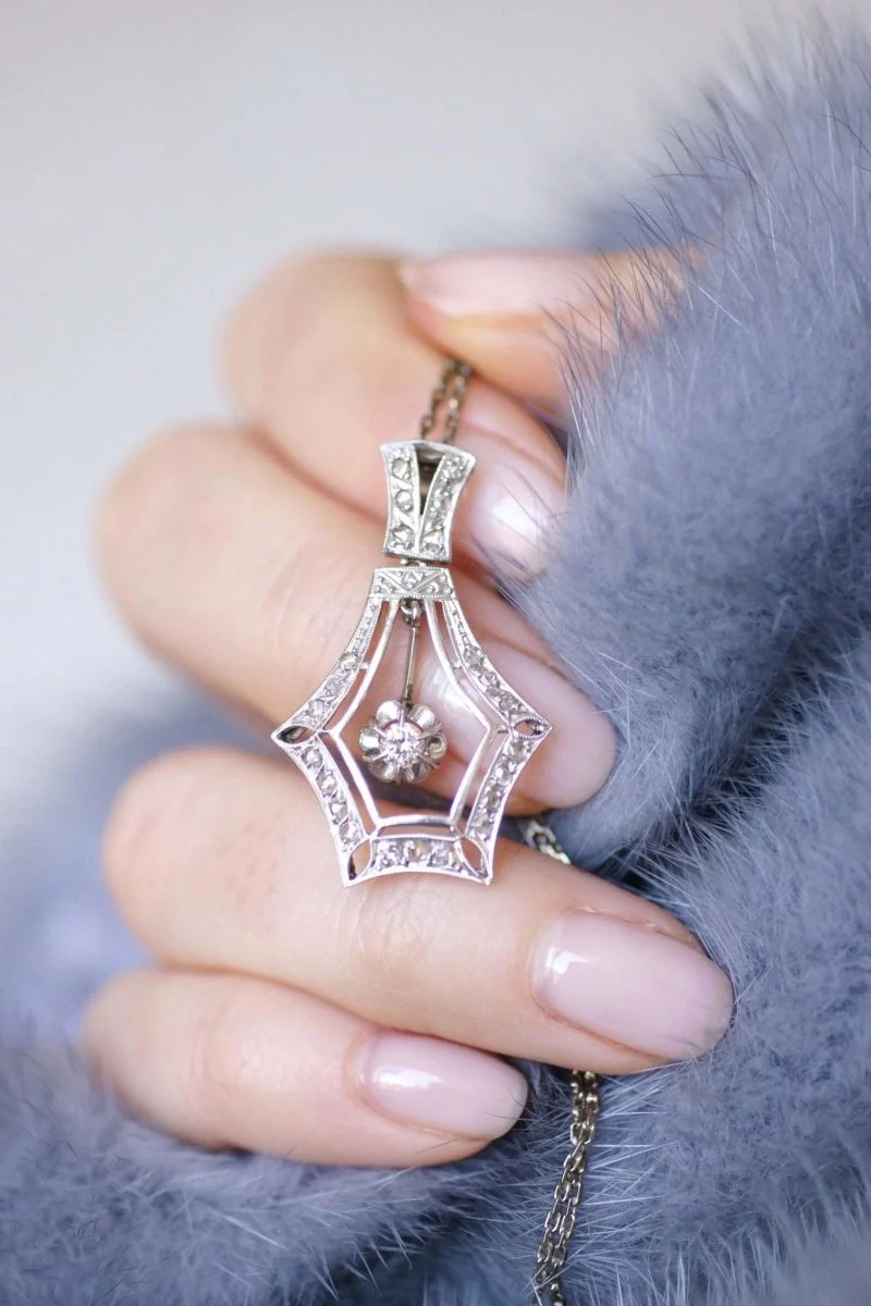 Large Art Deco pendant in white gold and diamonds - Image 5