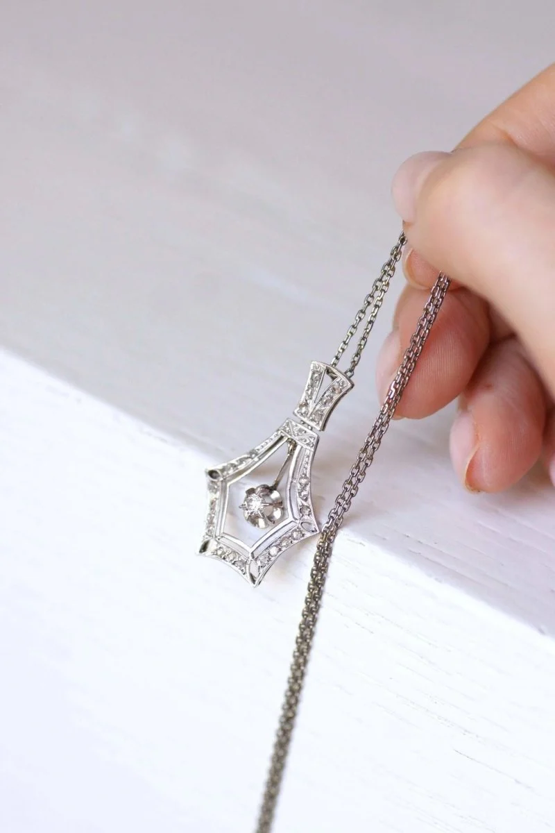 Large Art Deco pendant in white gold and diamonds - Image 6