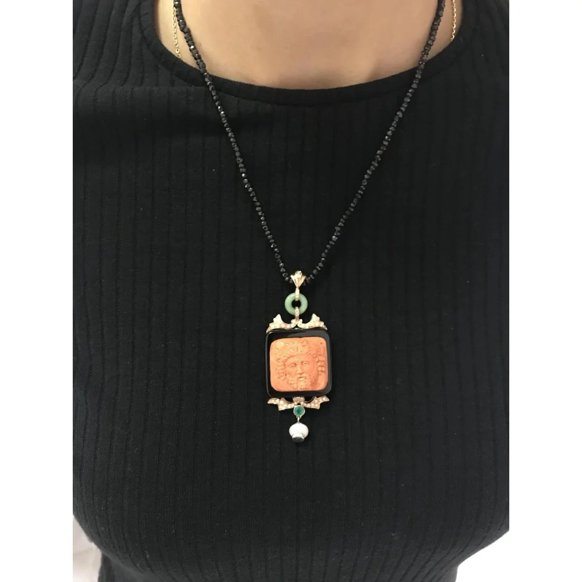 Gold pendant, diamond onyx coral, hand carved, Mediterranean - Image 6