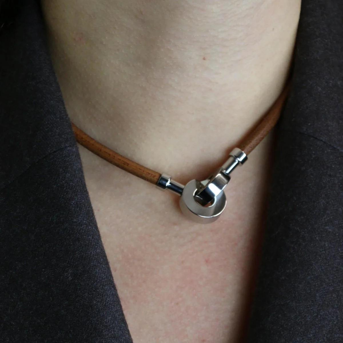 HERMÈS “Lancelot” Ras de Cou necklace in leather - Image 2