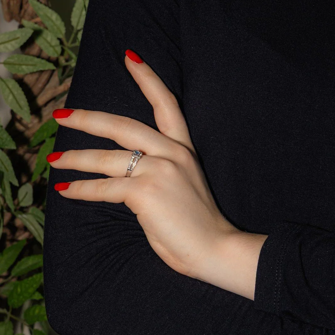 MAUBOUSSIN "Chance of Love" solitaire ring in white gold, sapphire and diamonds - Image 2