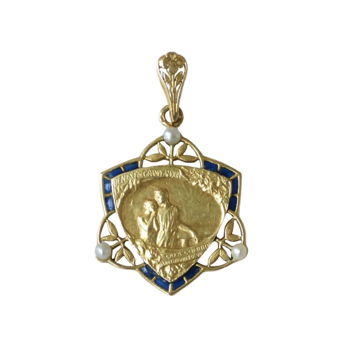 Romantic Art Nouveau Medal Featuring a Quote by Edmond de Rostand, with Plique-à-jour Enamel and Fine Pearls on Yellow Gold by Emile Monier